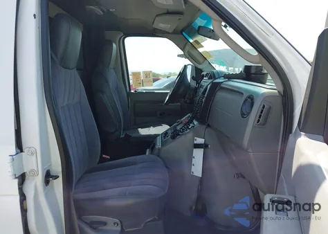 2010 Ford E-350 Super Duty Commercial из США, поврежденный, VIN 1FDSS3EP2ADA31198